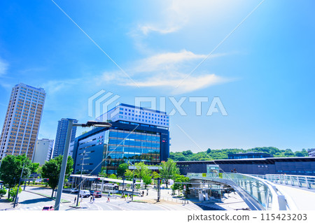 晴空萬裡的熊本站週邊風景（熊本站白川口（東口）車站廣場）【從廣場看到的風景】 115423203