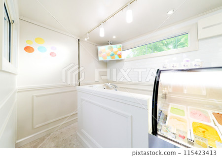 冰淇淋店的內部 115423413