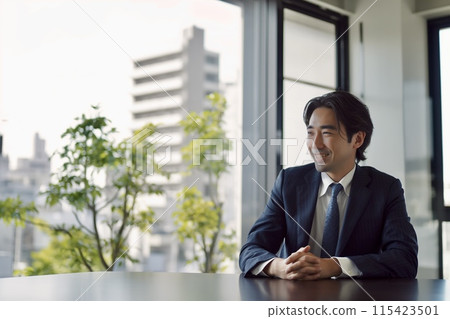 Business people working in the office 115423501