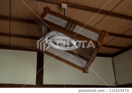Pendant lighting in a Japanese-style room: The umbrella has shifted out of place after the earthquake 115424478