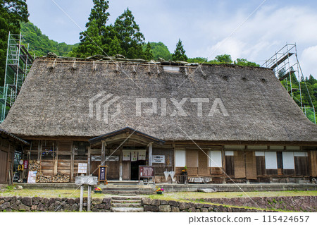 Toyama Prefecture, Gokayama, Ainokura Gassho-style Village, Gassho-style guesthouse Yusuke, re-thatching the thatched roof, World Heritage Site Toyama Prefecture, Gokayama, Ainokura Gassho-style Village, Gassho-style guesthouse Yusuke, re-thatching the thatched roof, World Heritage Site 115424657