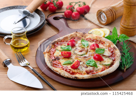 Pizza Margherita Buono Bouno means "delicious" in Italian. Pizza Margherita Buono Bouno means "delicious" in Italian. 115425468