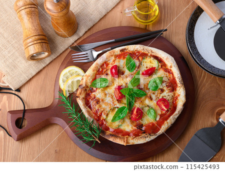 Pizza Margherita Buono Pizza在意大利語中的意思是“美味” Pizza Margherita Buono Pizza在意大利語中的意思是“美味” 115425493