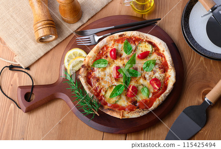 Pizza Margherita Buono Bouno means "delicious" in Italian. Pizza Margherita Buono Bouno means "delicious" in Italian. 115425494