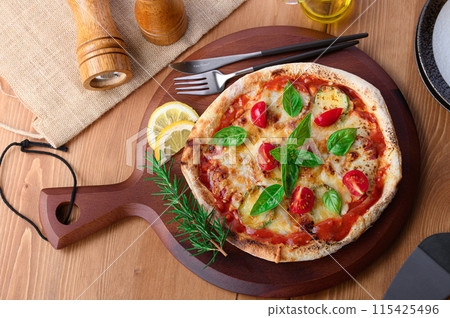 Pizza Margherita Buono Bouno means "delicious" in Italian. Pizza Margherita Buono Bouno means "delicious" in Italian. 115425496