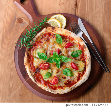 Pizza Margherita Buono Bouno means "delicious" in Italian. Pizza Margherita Buono Bouno means "delicious" in Italian. 115425513