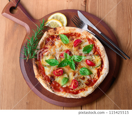 Pizza Margherita Buono Pizza在意大利語中的意思是“美味” Pizza Margherita Buono Pizza在意大利語中的意思是“美味” 115425515