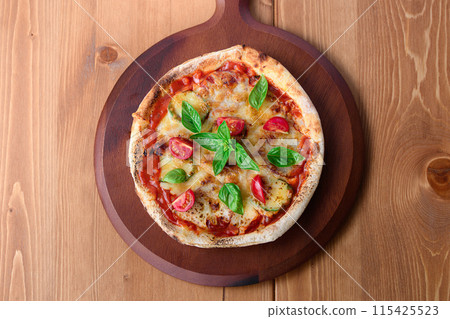 Pizza Margherita Buono Pizza在意大利語中的意思是“美味” Pizza Margherita Buono Pizza在意大利語中的意思是“美味” 115425523