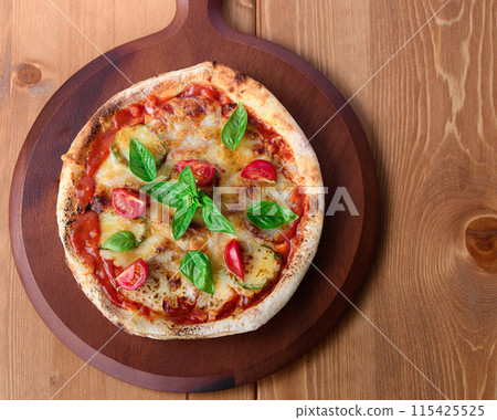 Pizza Margherita Buono Pizza在意大利語中的意思是“美味” Pizza Margherita Buono Pizza在意大利語中的意思是“美味” 115425525