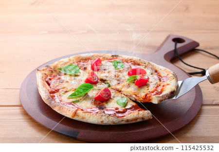 Pizza Margherita Buono Pizza在意大利語中的意思是“美味” 115425532