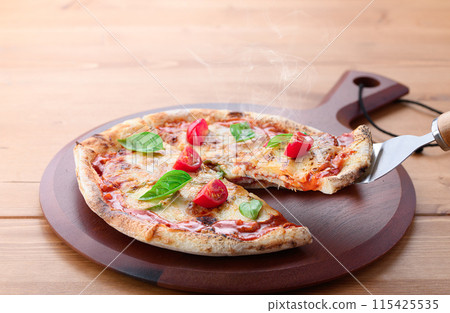 Pizza Margherita Buono Pizza在意大利語中的意思是“美味” 115425535