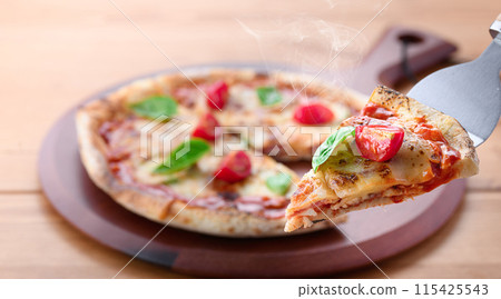 Pizza Margherita Buono Bouno means "delicious" in Italian. 115425543
