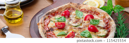 Pizza Margherita Buono Pizza在意大利語中的意思是“美味” 115425554