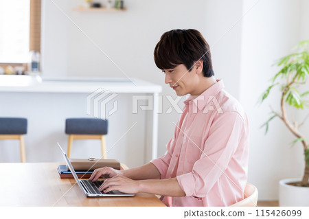 遠距辦公：在家工作的人 115426099