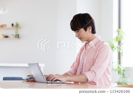 遠距辦公：在家工作的人 115426100