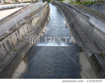 城市中的河流 城市中的河流 115429307