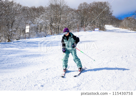 國中男孩滑雪 115430758