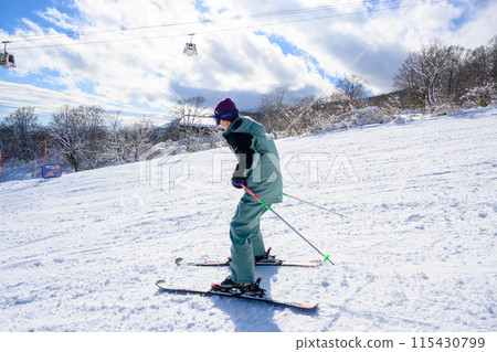 國中男孩滑雪 115430799