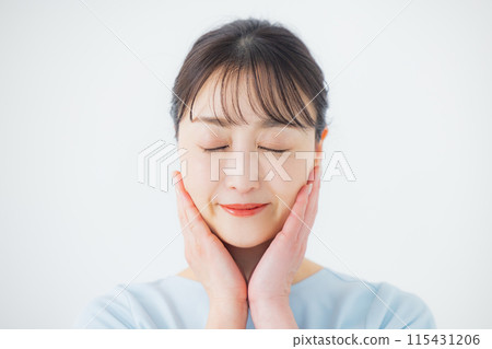 Middle female beauty image 115431206
