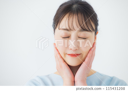 Middle female beauty image 115431208