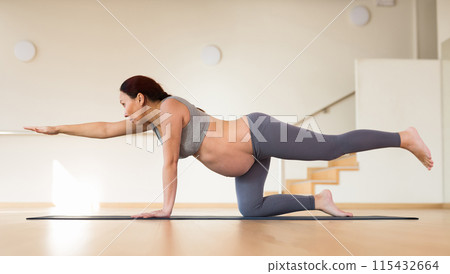 Pregnant woman is engaged in yoga. Pose table or Goasana 115432664