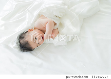 Baby sleeping wrapped in white cloth 115432775