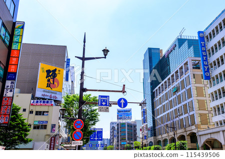 映襯著藍天的市中心（熊本市水道町/鳥町筋） 115439506