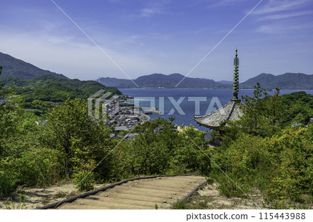 Ikuchijima: Three-story pagoda of Kojoji Temple and Setoda Fishing Port, Onomichi City, Hiroshima Prefecture 115443988