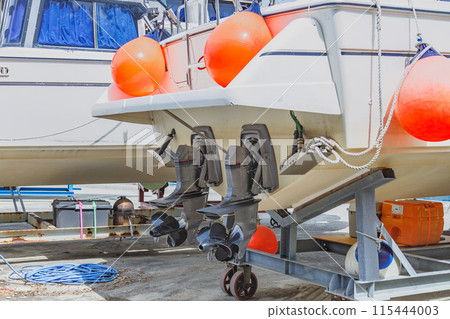 巡洋艦降落在遊艇港 115444003