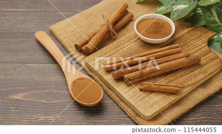 Cinnamon | Cinnamon sticks and cinnamon powder 115444055