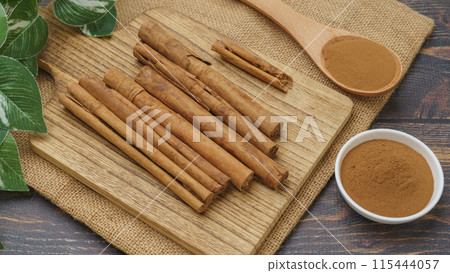 Cinnamon | Cinnamon sticks and cinnamon powder 115444057