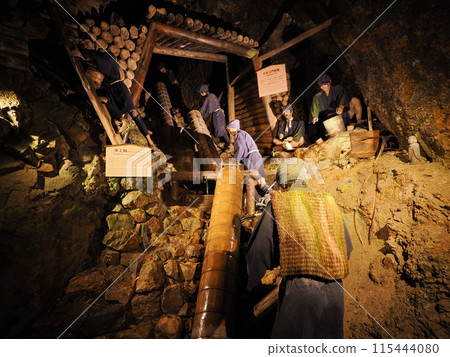 Sado Gold Mine Sotafu Pit (Edo Gold Mine Picture Scroll Course) Mizukami Wheel 115444080