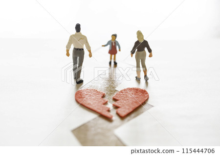 Divorce and child custody image 115444706