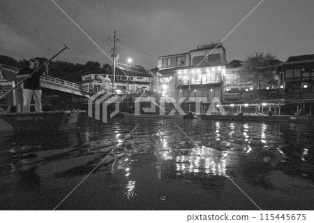 京都宇治河夜景 115445675