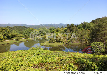 Kyoto Shugakuin Imperial Villa: Yokuryu Pond and fresh greenery 115446753