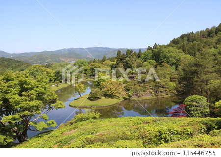 Kyoto Shugakuin Imperial Villa: Yokuryu Pond and fresh greenery 115446755