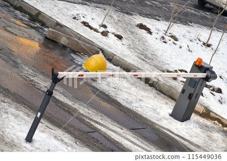 Barrier in the courtyard of a residential complex 115449036