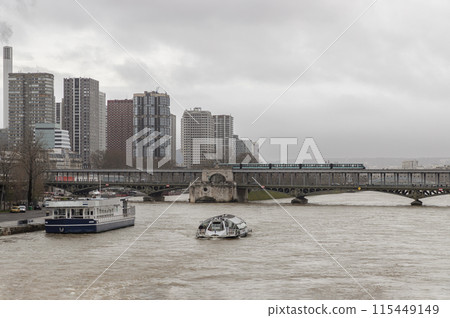 Sailing along the Pont de Bir Hakeim bridge on the River Seine. Sailing along the Pont de Bir Hakeim bridge on the River Seine. 115449149