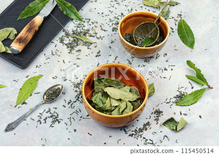 Bay leaf tea, herbalism. 115450514