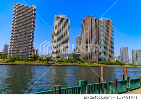 Tower apartment along the Harumi Canal in Tsukuda, Chuo Ward, Tokyo 115451471