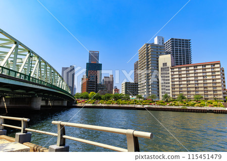 Tower apartment along the Harumi Canal in Tsukuda, Chuo Ward, Tokyo 115451479