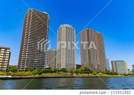 Tower apartment along the Harumi Canal in Tsukuda, Chuo Ward, Tokyo 115451482