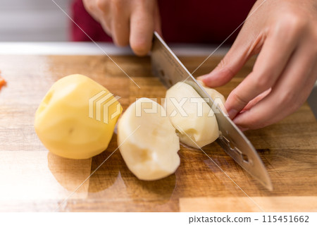 I can cut potatoes with a knife 115451662