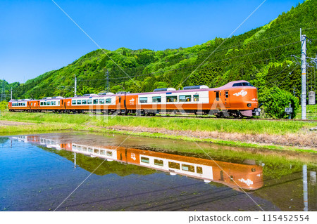 穿越新鮮稻田的白備線特急八雲273系（新～黑坂） 115452554