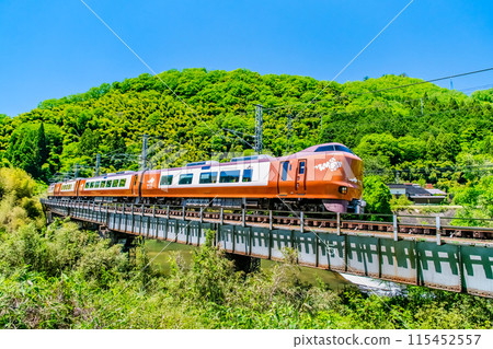 Hakubi Line Limited Express Yakumo 273 series crossing a steel bridge with fresh greenery (Neu-Kurosaka) 115452557