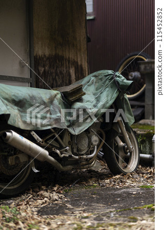 廢棄的舊自行車 廢棄的舊自行車 115452852