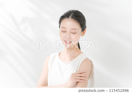 年輕女性的美麗形象 115452896