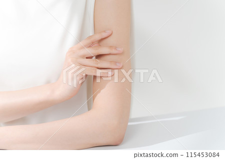 Summer women's body parts cut 115453084