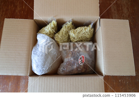 Okinawa soba set in a cardboard box 115453906