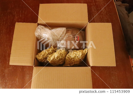Okinawa soba set in a cardboard box 115453909